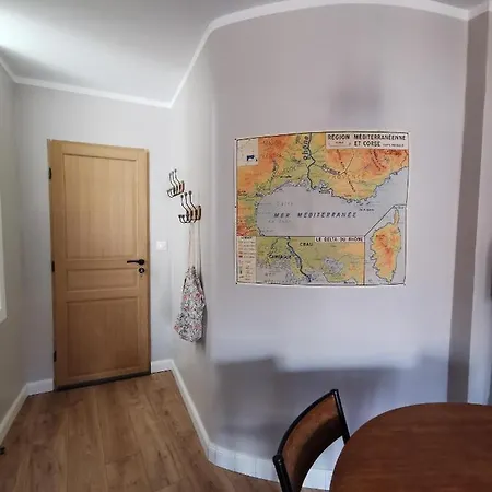 Centre Ancien Proche Gare Et Depart Corse- 5 Pers - Freewifi - Ac Appartement